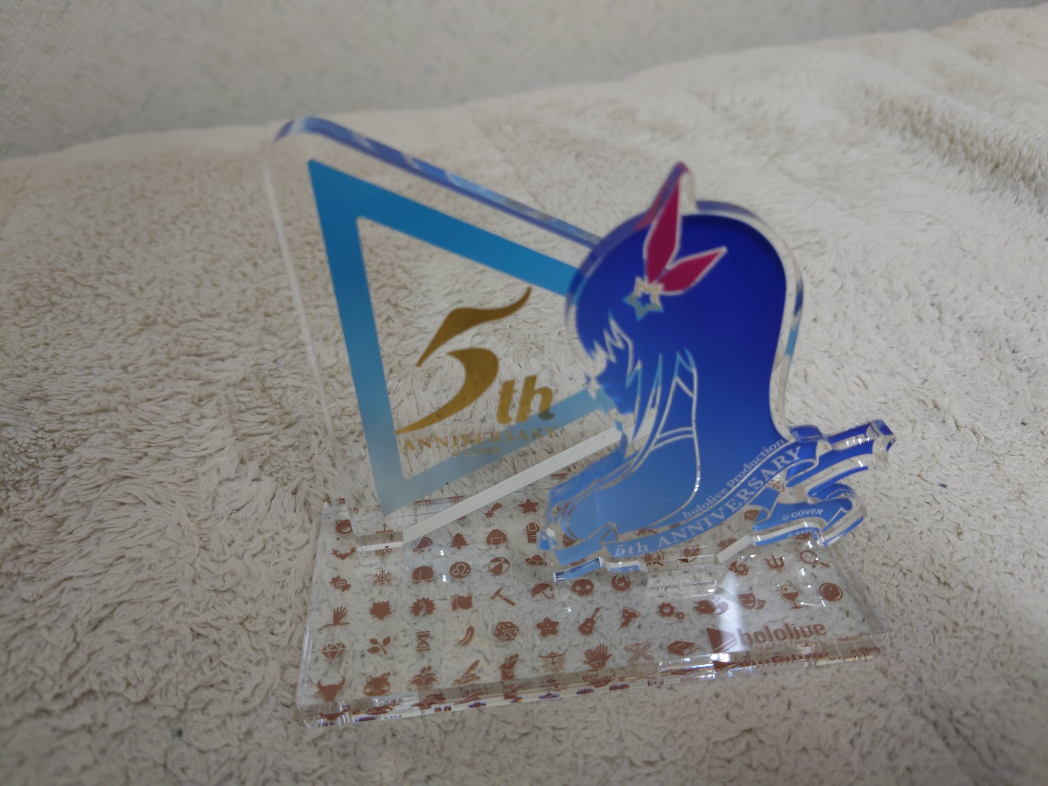 C101 hololive production 5周年記念アクリルトロフィー