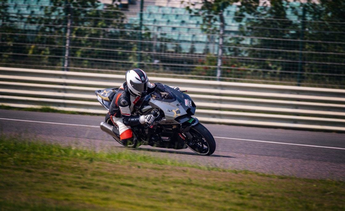 xBhp's tweet photo. In collaboration with @castrolbiking
From our arsenal, here's a collection of specialized tools meant for just one thing; racetrack! Powered by #CastrolPOWER1ULTIMATE and it's #5in1 #FullSynthetic formula, they have been a force to reckon with.
https://t.co/cPEulsTIvc https://t.co/RAER4JQpJq