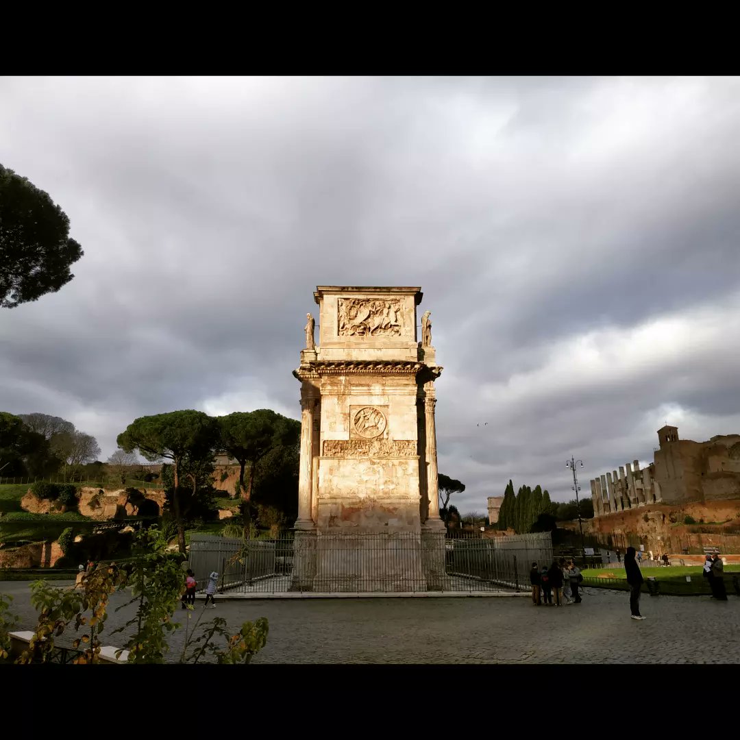 storikamente's tweet photo. Quando il 𝓬𝓪𝓻𝓻𝓸 𝓭𝓮𝓵 𝓭𝓲𝓸 𝓐𝓹𝓸𝓵𝓵𝓸 si alza dall'Arco di Costantino illumina tutta la bellezza della ᴄɪᴛᴛÀ ᴇᴛᴇʀɴᴀ!
E anche quel pigrone del 𝐝𝐢𝐨 𝐟𝐢𝐮𝐦𝐞 𝐍𝐢𝐥𝐨 della fontana del Bernini!😂

Ph. @DifeoSimona
#BuongiornoRoma https://t.co/5wb6xuMYIw