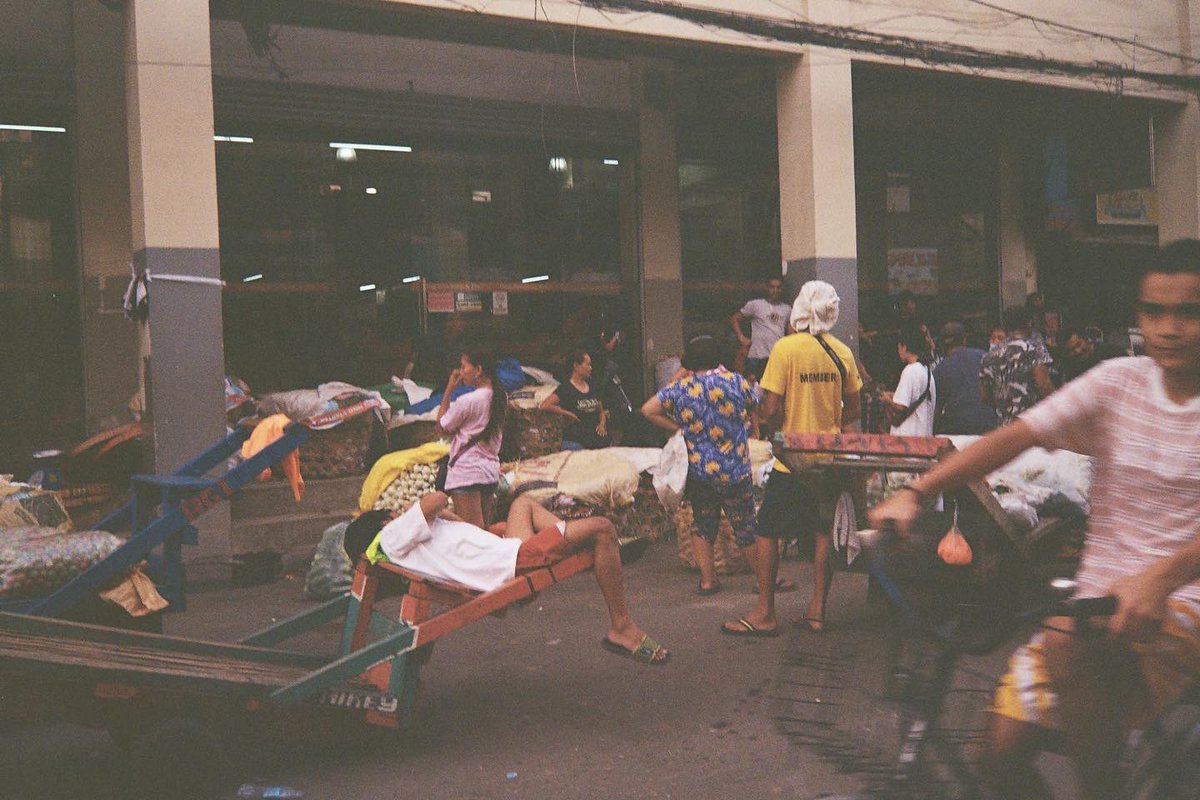 irinaparra1's tweet photo. Memories of the Carbon Market in Cebu, Philippines 🇵🇭 https://t.co/gwDcTJE8ds