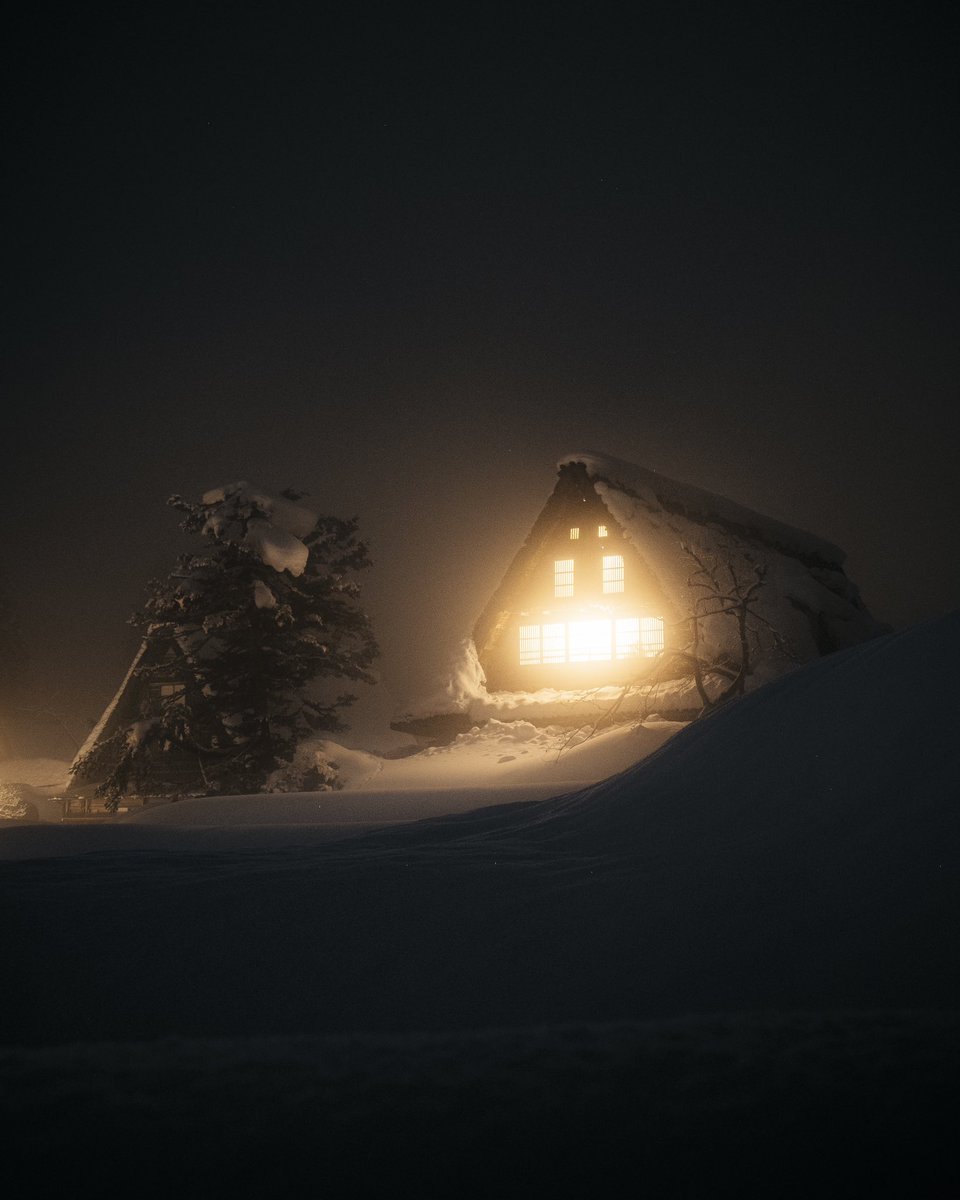 Konigraphy's tweet photo. 雪夜をあたためる幻想的な灯火。 https://t.co/vaXvds2XJI