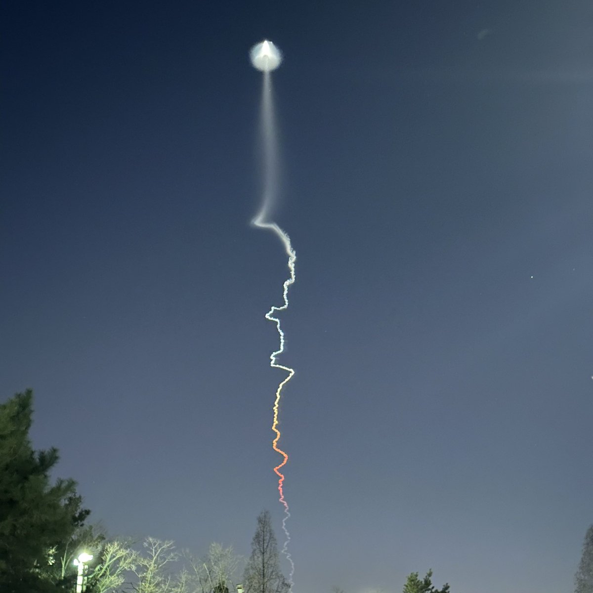 아니 이거뭐에요 ? 여러지역에서도 보였다는데 ,,,? 

그건가 경의로운 소문 ?