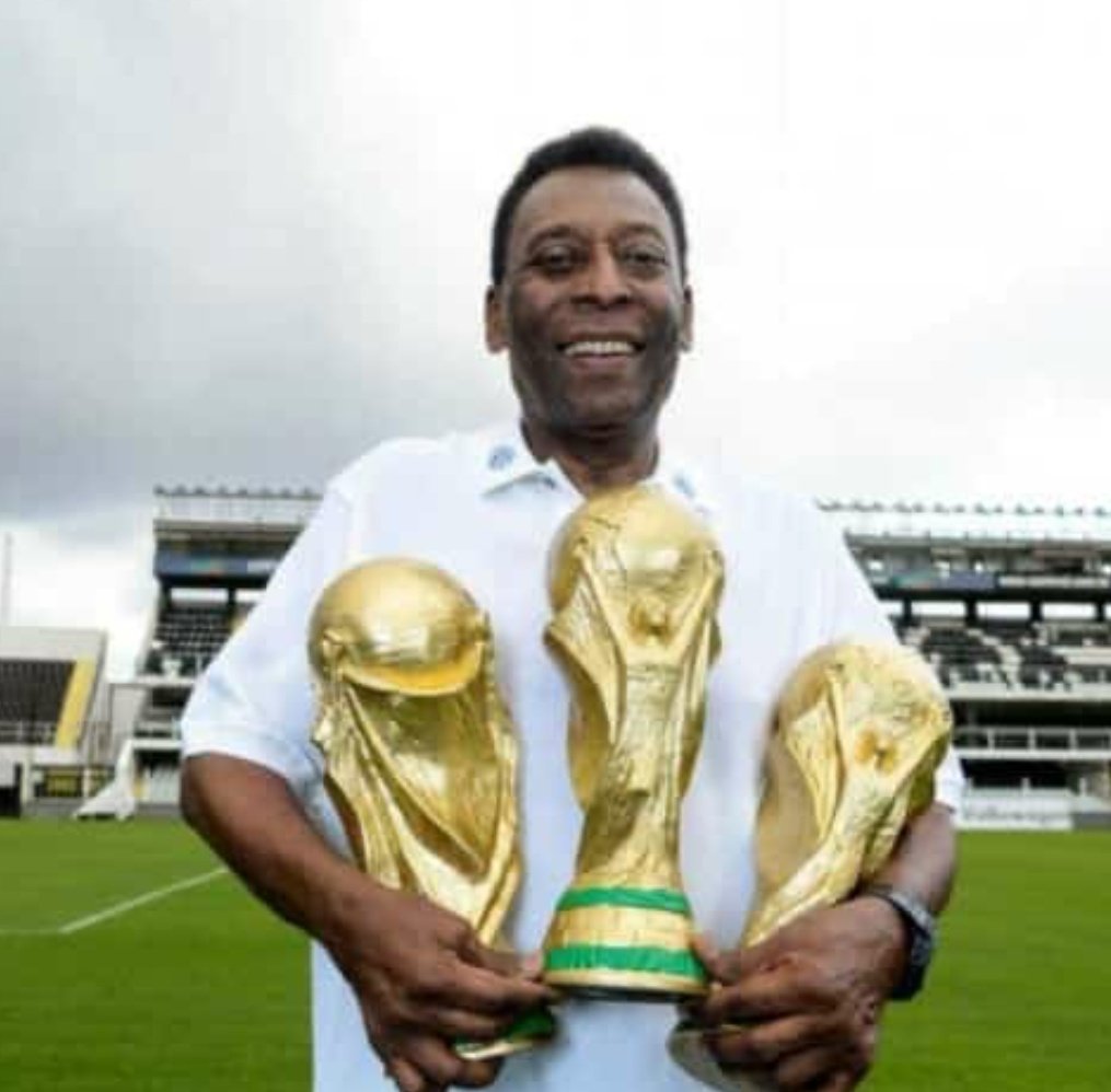vipcrossing's tweet photo. Pelé, s'est éteint à l'âge de 82 ans ce jeudi 29 décembre. Le cancer a fini par avoir le dernier mot sur le seul footballeur à avoir gagné trois coupes du monde. Sa mort a été annoncé par une de ses filles, Kely Nascimento.

En savoir plus sur https://t.co/JQKqZOhr0N https://t.co/UbLddf33LO
