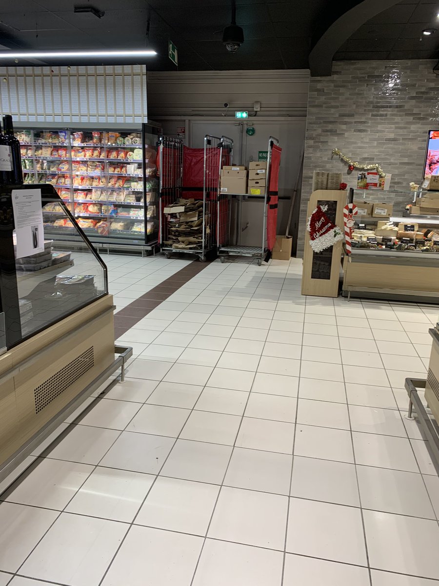 AdVitam18's tweet photo. Même joueur, joue encore…
1h30 après l’ouverture au public 🤷♂️
@intermarche https://t.co/pPVHQWV8hS