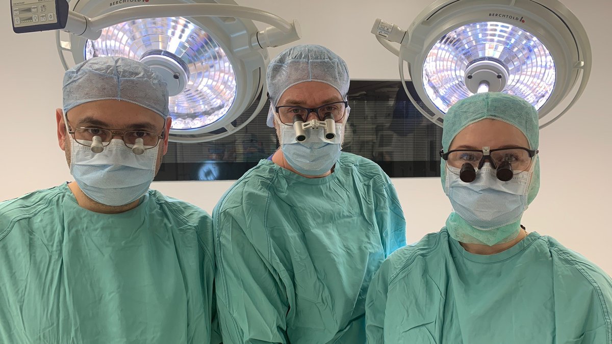 Wenn Sie unseren Handchirurgen in der Silvesternacht lieber nicht begegnen möchten: Lassen Sie die Finger von illegalem Feuerwerk! #Böllerschmerz