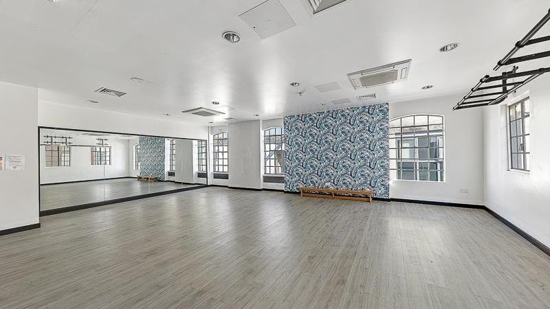 NovaLoca's tweet photo. Self-contained office premises with Class E consent from @HLcommercial - 6,889 Sq Ft with air con, private WC's and kitchen area. Heathmans Road, #ParsonsGreen. https://t.co/nydLLVO8Uf https://t.co/N1eL6gbXKg