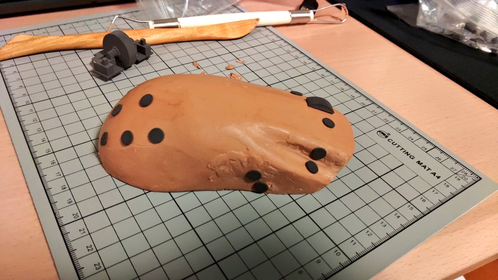 mousenomotikata's tweet photo. 完全オーダーメイドマウスの宿題が出来ました。
日をおいて最終確認したら送り返します。
事前にお伝えしていた要望そのままで、自分でもどうなるかと思ってたけどいい感じの形状でした。
いろんなマウスのキメラ状態ですが、形状の再現度が素晴らしいと思いました💘
@NitroFactory_JP
#TypeDELTA https://t.co/5tl3eqW66L