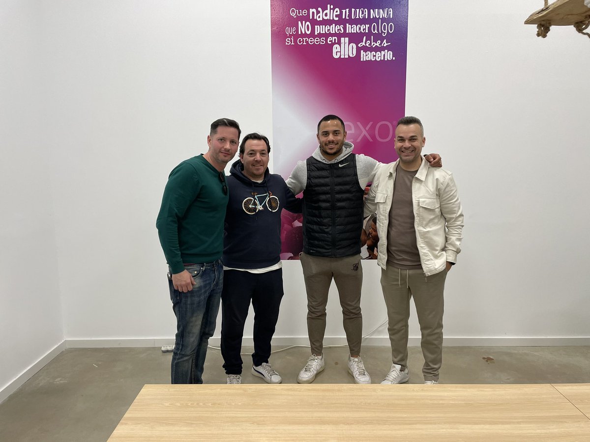 Menuda pedazo de visita hemos tenido 😃 Nuestro killer <a href="/Moises_e9/">〽️oisés</a>, máximo goleador de #3rfef #grupo6. Sigue disfrutando crack! Abrazo de gol ⚽️