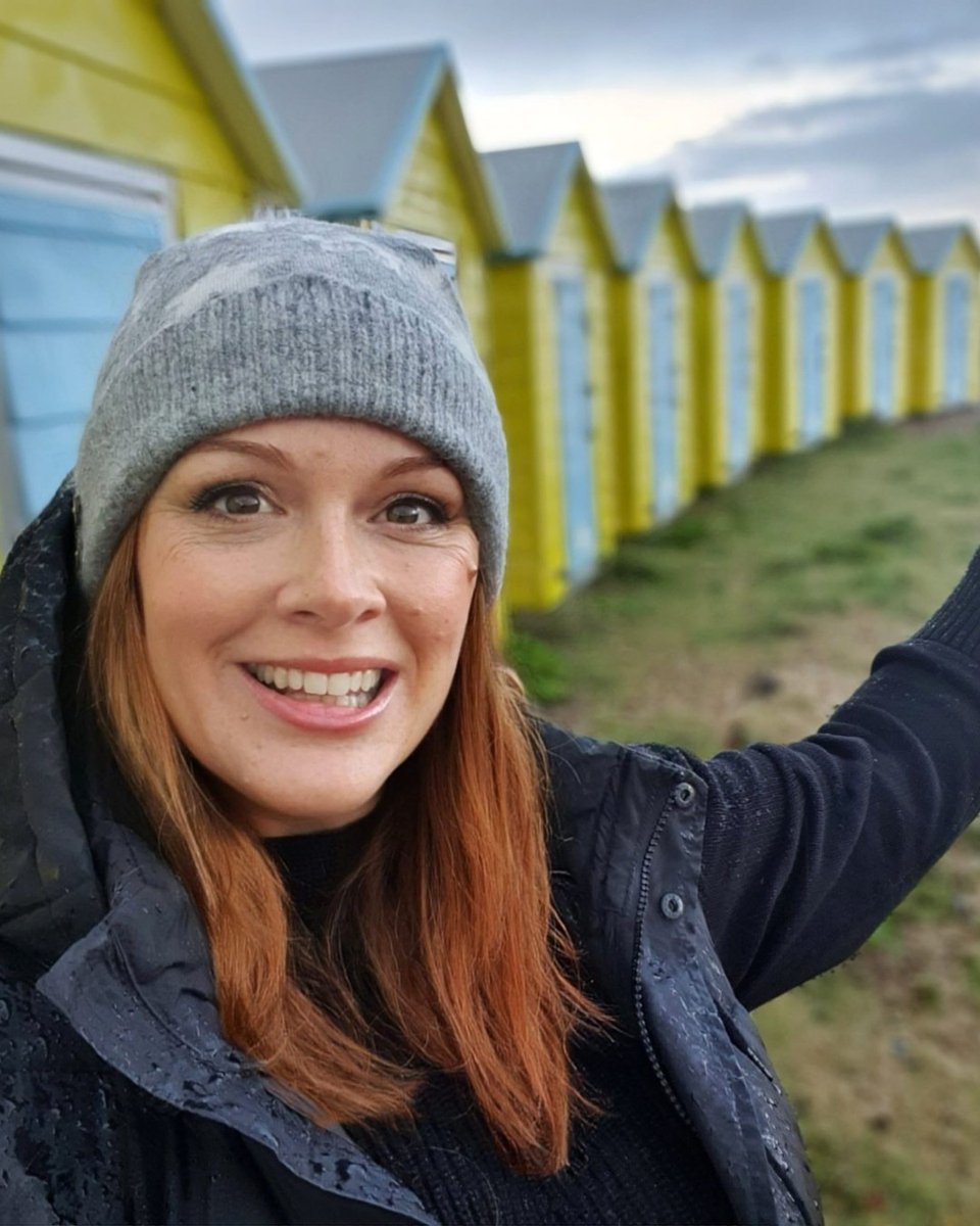 SlimmingWorld's tweet image. Walking, gardening, dancing… it’s all a way to move more as part of our physical activity programme, #BodyMagic 🏃‍♀️! Tess (tess.slimmingworld on Instagram) went for a brisk winter walk to get her heart pumping. Find more #Activity inspiration 👉: ow.ly/1IOk50Mbo5G