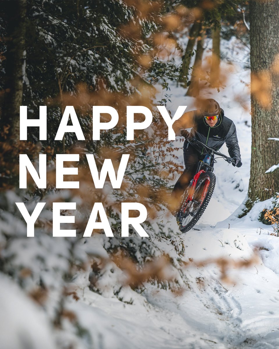 Cuando termina un año, comienza uno nuevo. 
Esperamos que hayas tenido un excelente 2022 lleno de momentos divertidos y grandes salidas en bici. 
Sea lo que sea lo que te depara el próximo año, ¡te deseamos un 2023 lleno de rutas y aventuras increíbles sobre tu #MeridaBikes!