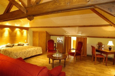 PlaceCommerces's tweet photo. Reprenez les murs et le fonds de commerce de cet hôtel - restaurant, de plus de 1 000 m² sur son terrain clos de 2 000 m², idéalement situé sur un axe passant à Cuisery ! https://t.co/HnQlG3QJ7d https://t.co/WpKcwGUqdK