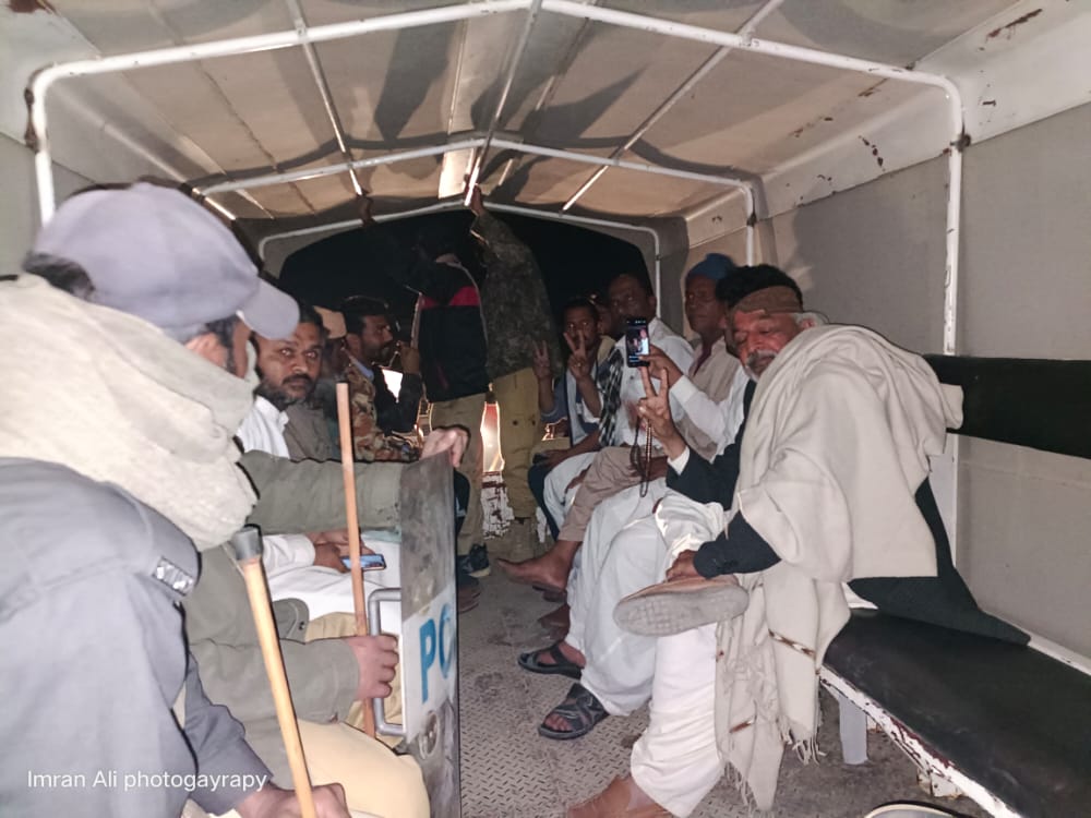anis_uji's tweet photo. End state terrorism on the people of Gwadar
#گوادرکی_پکارسنو https://t.co/x26C1Dm9Th