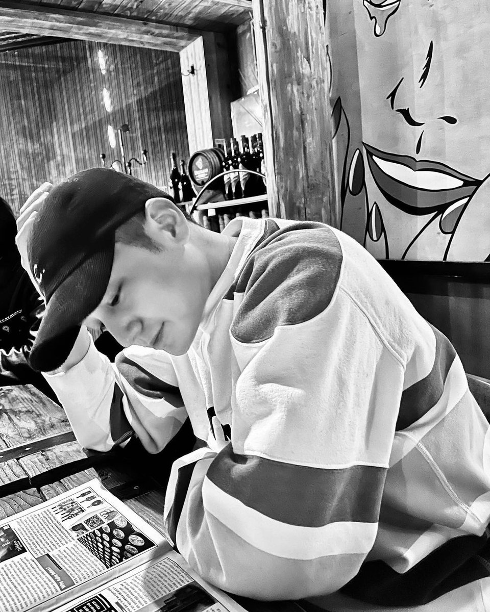 joysara1's tweet photo. มีความใจดี ตอนสิ้นปี
อยากให้แฟนๆได้เห็นหน้าหล่อๆ 🥰
221230 KIM BUM 🌸 IG Update
#KimBum #KimBeom
#คิมบอม #김범 #キムボム
#tvN #구미호뎐1938 🦊
#구미호뎐시즌2 #구미호뎐2
#TaleoftheNineTailed2 https://t.co/CV7pRgT4KO