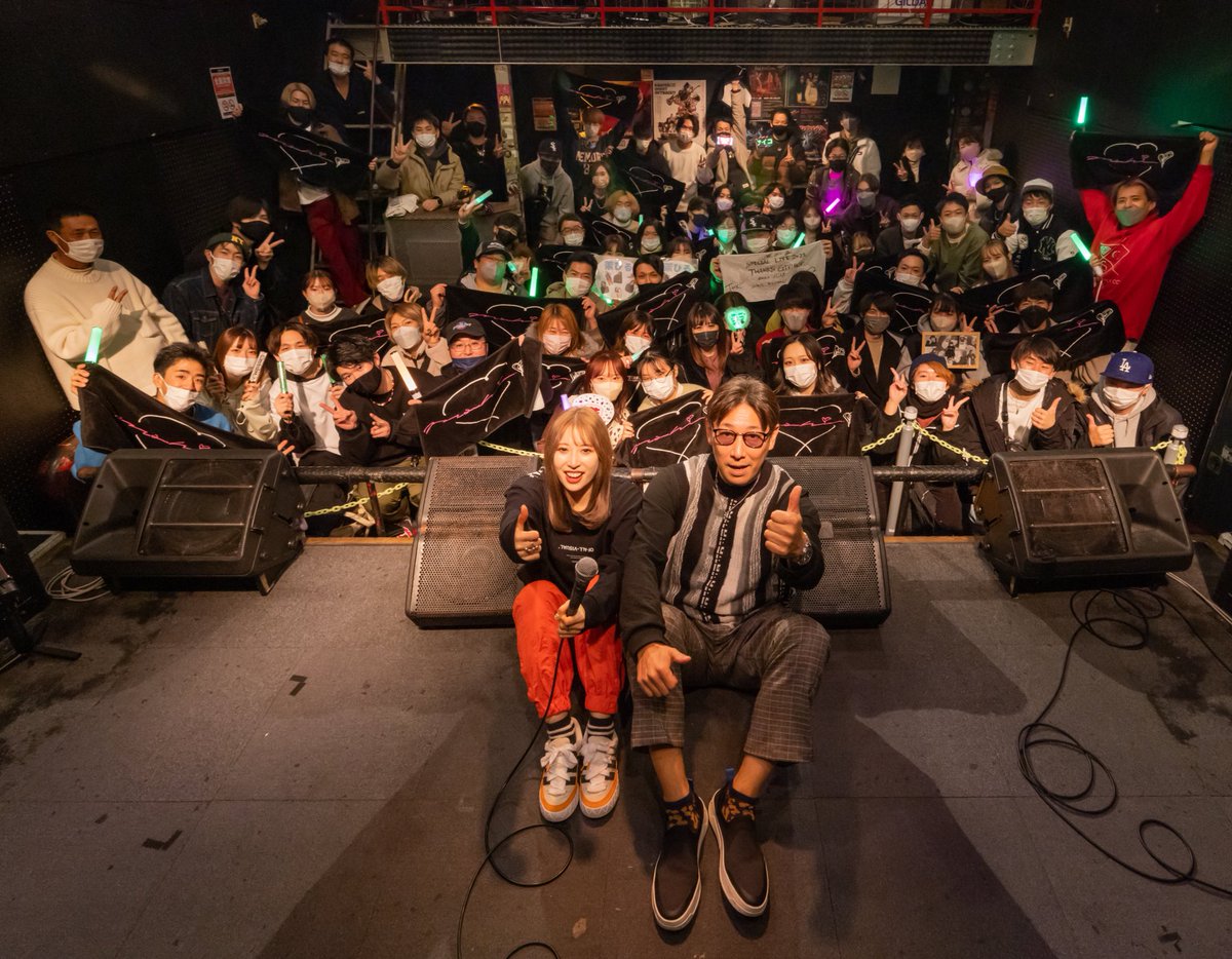 mahiru_atmobile's tweet photo. 80名様限定
年末締めくくりライブ
皆今年もほんまにありがとう
来年もぶちかましやす！！
大好きじゃ！！ https://t.co/EAYDXGIhJF
