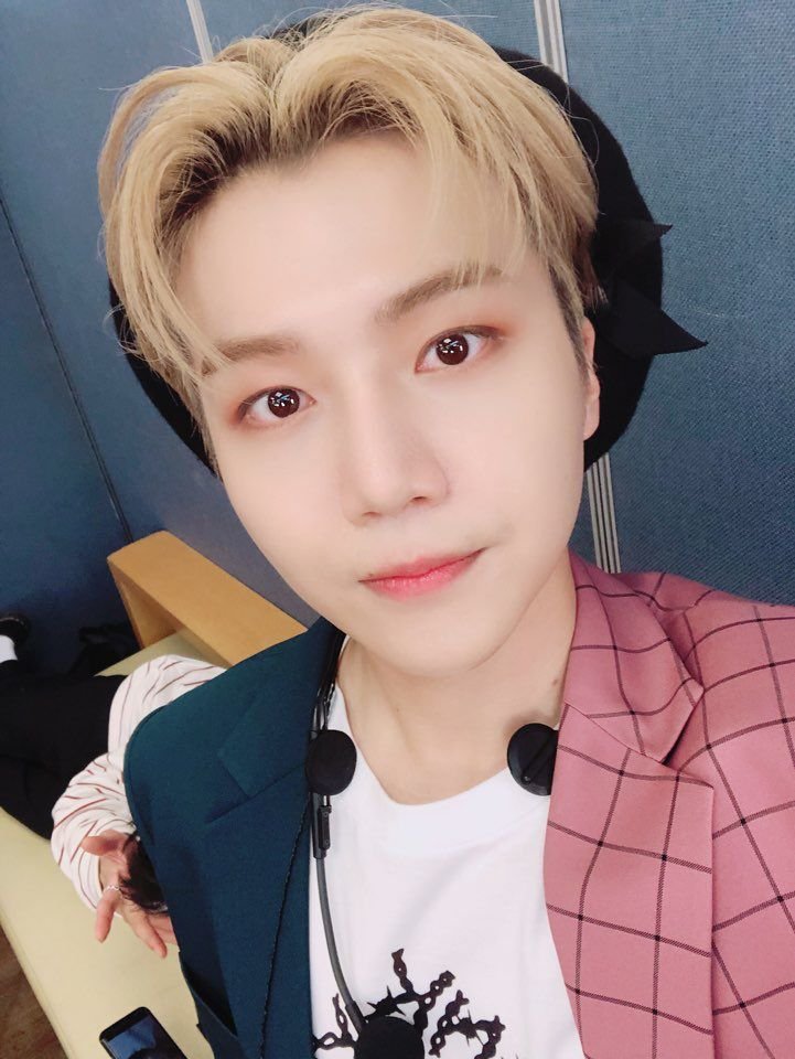 pannchoa's tweet photo. Pentagon eldest member Jinho unfollows Hui
https://t.co/WfDMqTLzZA https://t.co/0hv7qh452m