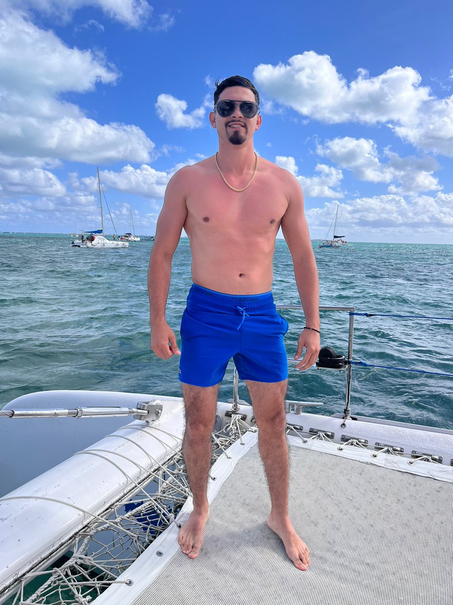 DicarloOchoa's tweet photo. Vacations ☀️🌊😎🥳 https://t.co/5Gnkk9XSDH