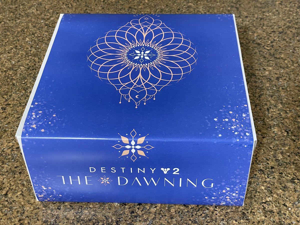 RoamingKat's tweet image. Thank you @DestinyGameANZ for The Dawning cookies. They are delicious, fresh and go down a treat whilst playing Destiny 2.