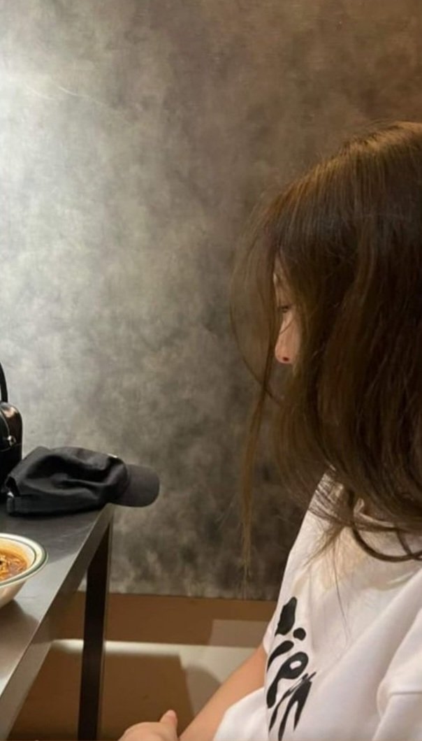 vantaesruby's tweet image. one more photo proved unedited, move on. 
#taennie