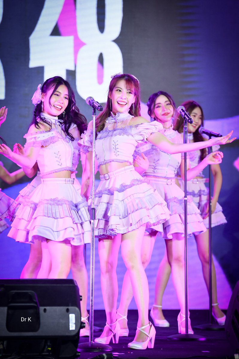 doctor_keng's tweet photo. Center สุดสวย(2)💜 #MinminBNK48 #HeavyRotation_TH #BNK48 #TheMagicalChristmas #EmQuartier https://t.co/rPnNwlpHx5