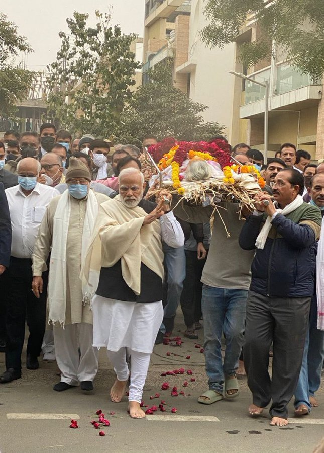 UnlistedXChange's tweet photo. RIP #HirabaModi
Dear Modiji, we the whole nation is with you in this difficult time.
We pray to God to provide Moksh to #Hiraba
#SatSatNaman #AumShanti #RIPHiraBa #HirabaModi @narendramodi @PMOIndia @BJP4India @TheVKTOne https://t.co/nBLDlR927F