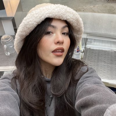 gloriacxo's tweet photo. ur cute jeans https://t.co/1cHpBtexcp