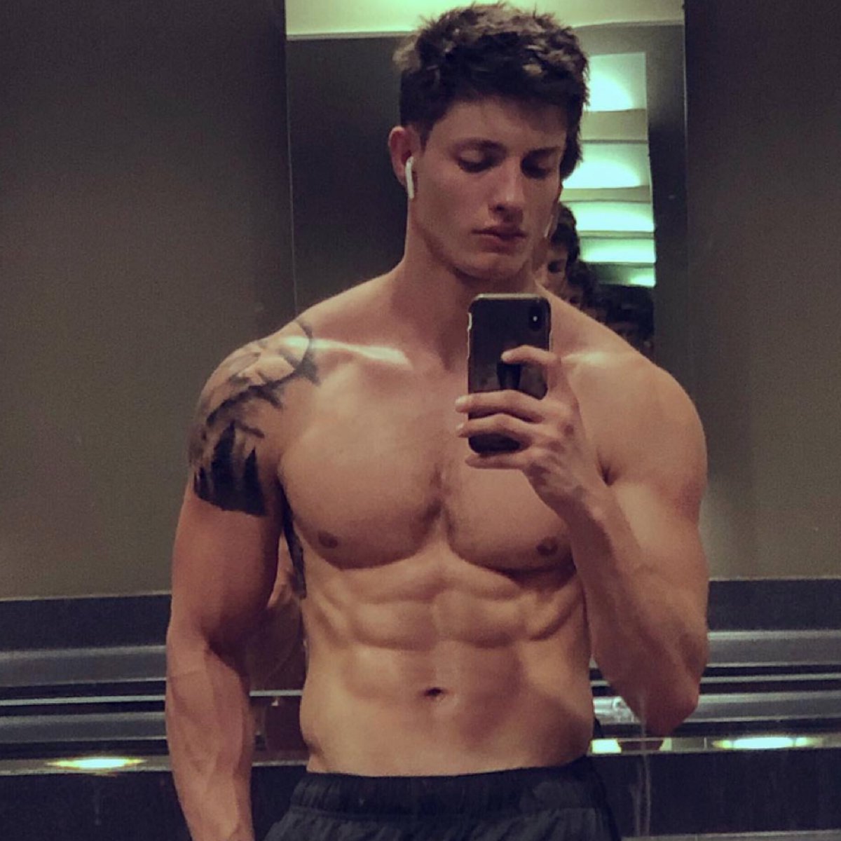_hotmalecelebs_'s tweet photo. Matt Rife https://t.co/1gXQkloI6u