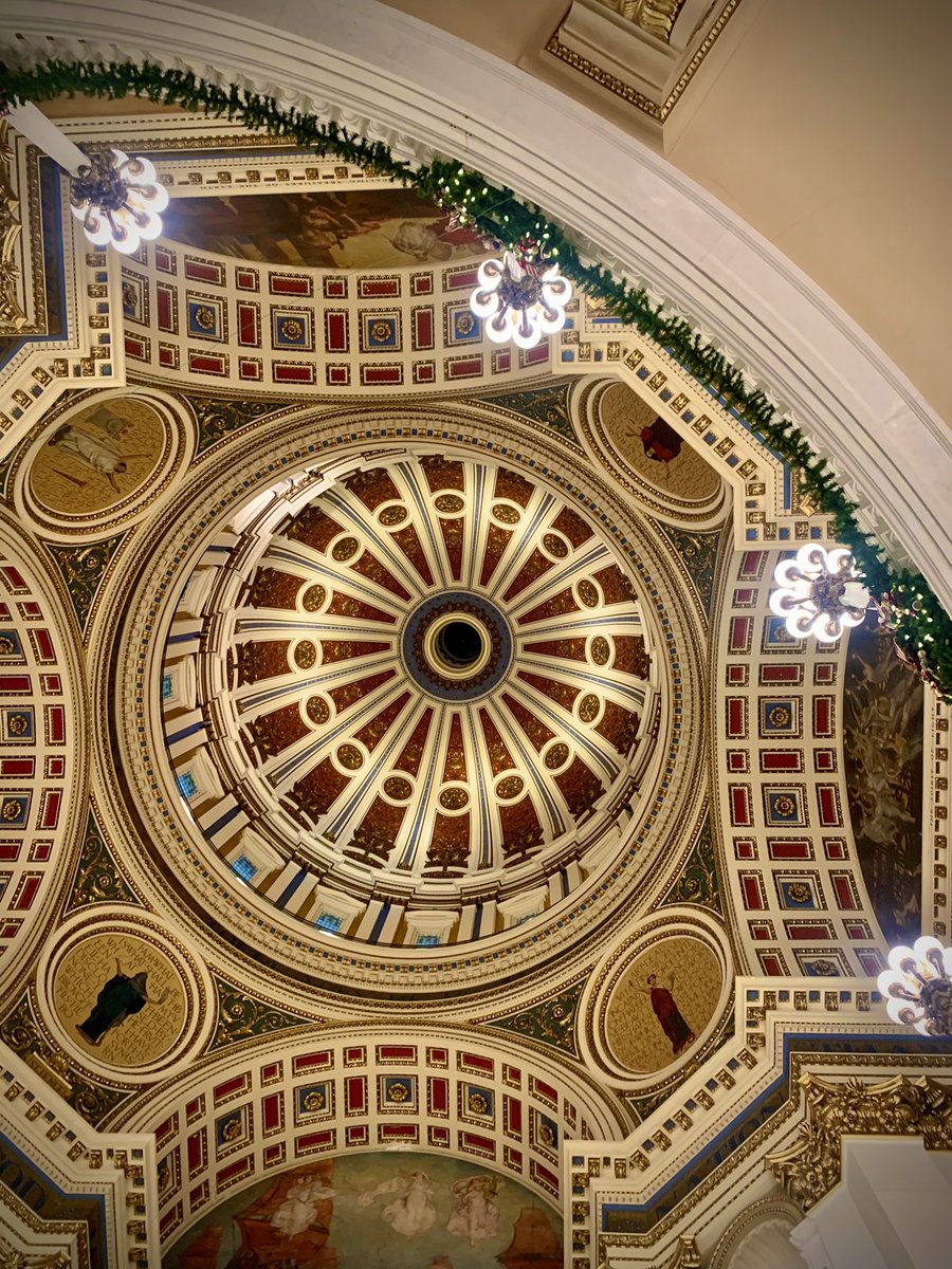 kevinkshah's tweet photo. Harrisburg State Capitol Rotunda, Pennsylvania 1906, $13 Mil. #humanart #HumanCreated @archillect #notAI #Wow https://t.co/M63eHyCyHU