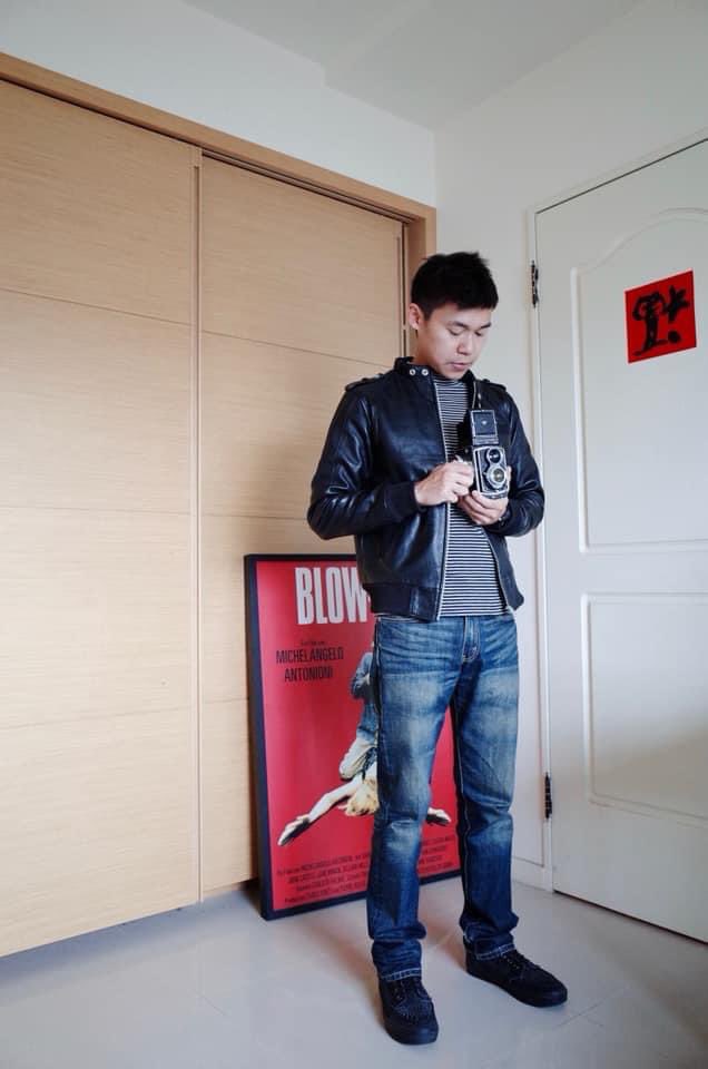 Yuwei's tweet photo. 3 years ago, with my Rolleicord. https://t.co/uRyOAuu8l5