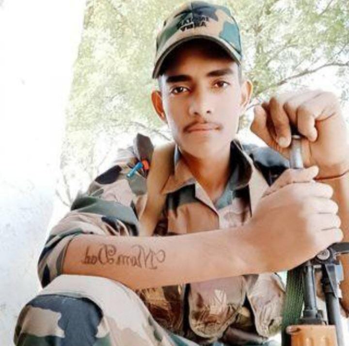 rajgodara310's tweet photo. शहीदों के सम्मान में हरियाणा सरकार से आग्रह (फोटो)@narendramodi @AmitShah @rajnathsingh @JPNadda @mlkhattar @Dchautala @Dattatreya @anilvijminister @OPDhankar @DVJChautala @myogiadityanath @NishanSinghJJP @PMOIndia @cmohry @BJP4Haryana @JJPofficial @DiprHaryana #shaheedonkasamman https://t.co/xxQzK8ZgLP