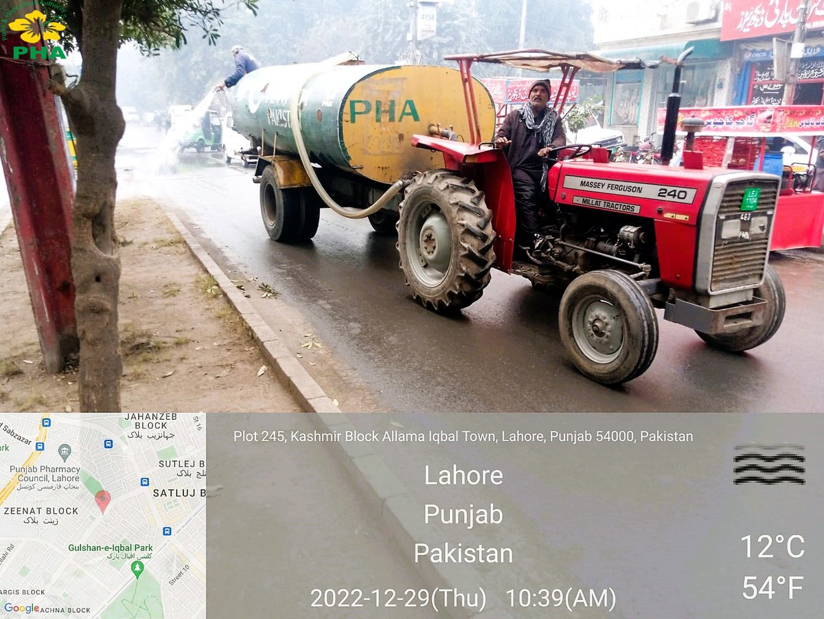 PhaLhr's tweet photo. فضائی آلودگی اور سموگ کے خاتمہ کے لیے پی ایچ اے کی واٹر ٹینک گاڑی ٹھوکر نیاز بھیگ , گلشن کالونی ، ریلوے اسٹیشن اور علامہ اقبال روڈ کے مختلف علاقوں کی گرین بیلٹس ، درختوں اور پودوں کو واش کررہی ہے.
#Treewashing
#Lahore https://t.co/vFTWPv2QLD