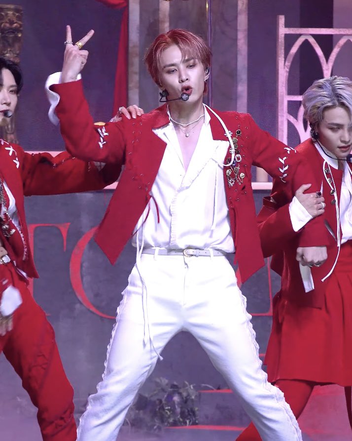 Kun’s stylist had destruction in mind when selecting his fit and they did an excellent job 😵‍💫🔥