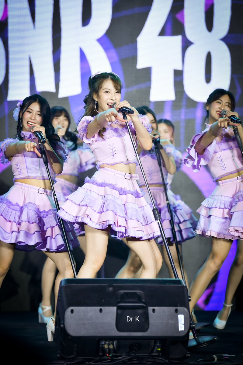 doctor_keng's tweet photo. I want U 💜🤟 #MinminBNK48 #FondBNK48 #GygeeBNK48 #HeavyRotation_TH #BNK48 #TheMagicalChristmas #EmQuartier https://t.co/4WSUgUJICv