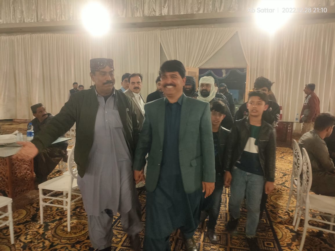 TeamMunwarWasan's tweet photo. سکھر۔۔
پ پ پ ایم پی اے جناب منور علی وسان نے محبوب الٰہی خان ڈومکی کے بیٹے عاقب خان ڈومکی کی بقی (بلوچی رسم) میں شرکت کی۔
@BBhuttoZardari @BakhtawarBZ @AseefaBZ @MuradAliShahPPP @murtazawahab1 @SaeedGhani1 @MunwarWassanMPA @Munwar_Wassan1 @SurendarValasai @JavedNLaghari https://t.co/1Yx3fru6tT