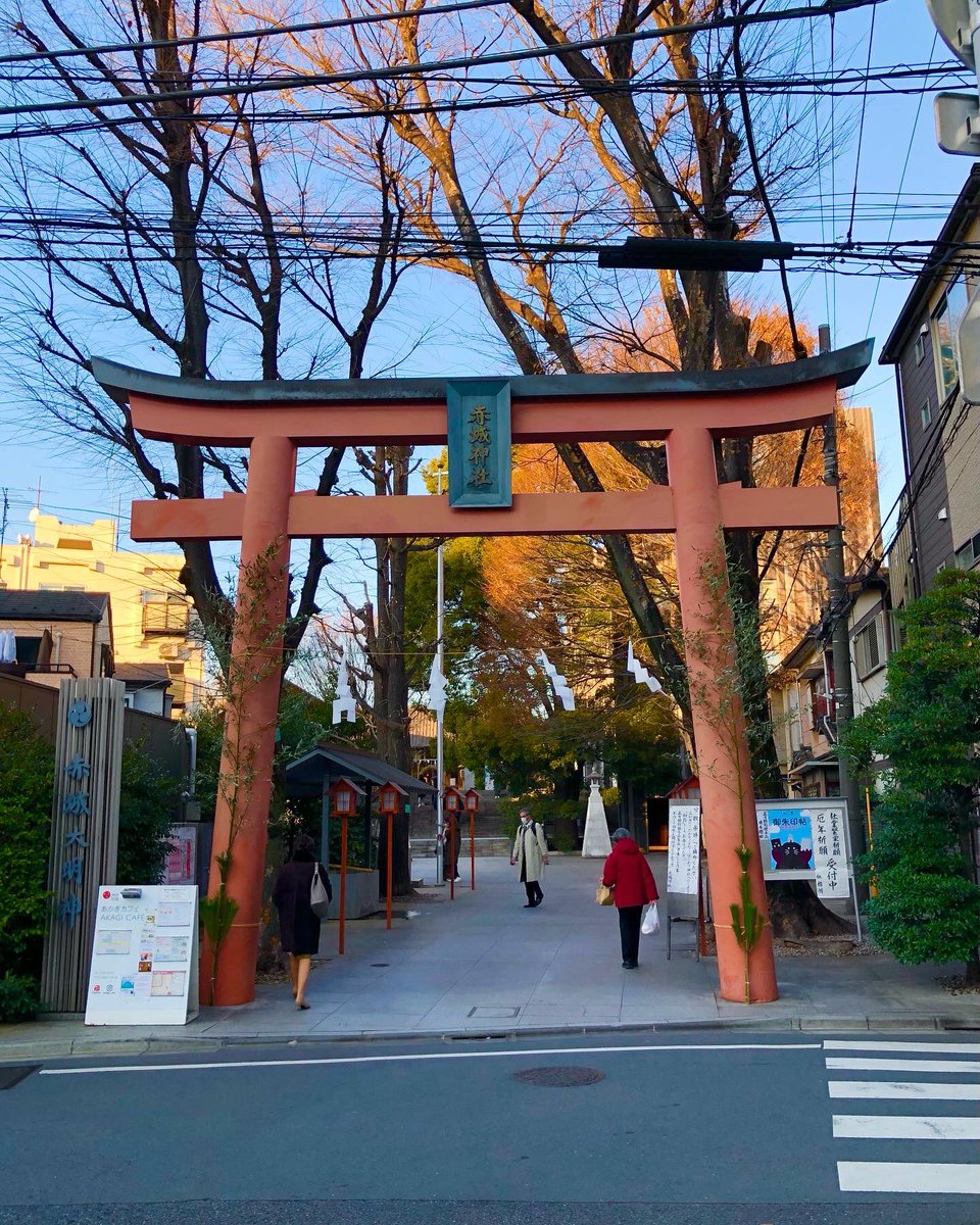 今年最後の #ウォーキングスケッチ は神楽坂。赤城神社で茅の輪をくぐってスケッチして、あかぎカフェで温かいお汁粉食べてスケッチした。
https://t.co/EEDWwHcpUe 