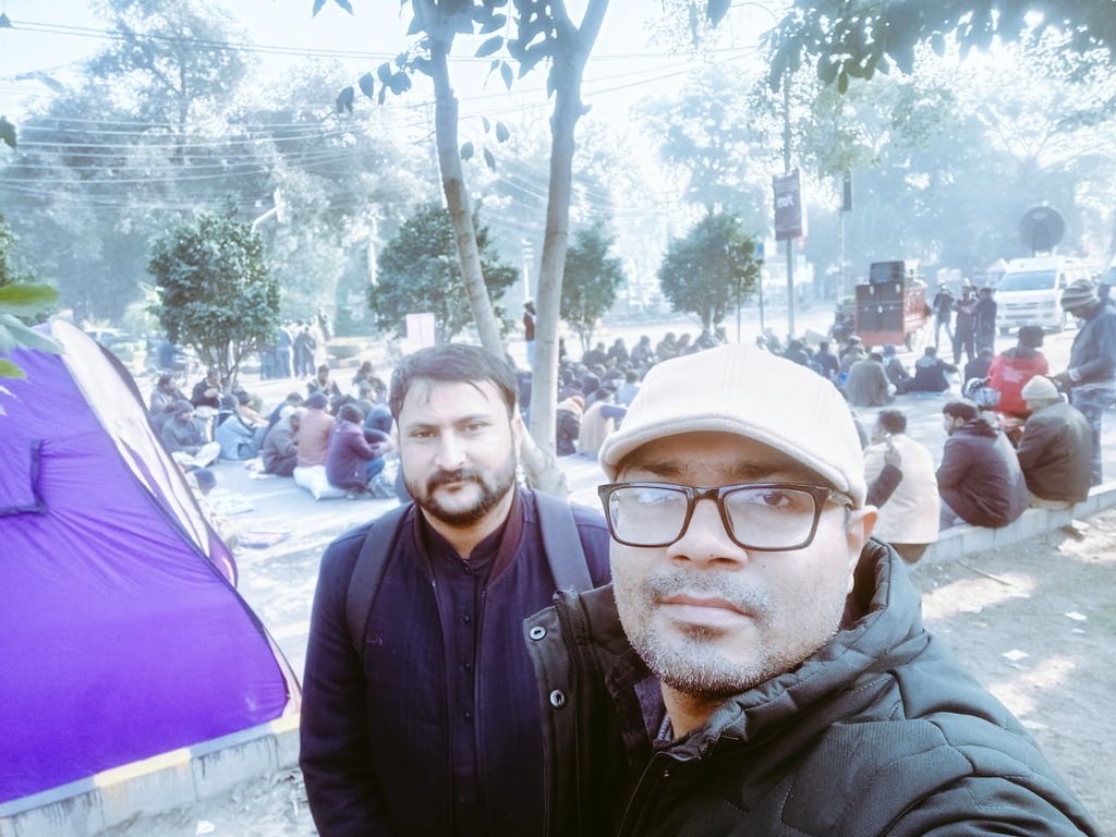 Masgharaeo5720's tweet photo. Day 4

About Today 
#TeachersProtestAtZamanPark
#RegulariseSSEsAEOs

@ChParvezElahi
@ImranKhanPTI
@mooniselahi @Drmuradpti https://t.co/tVA8fN3PnB