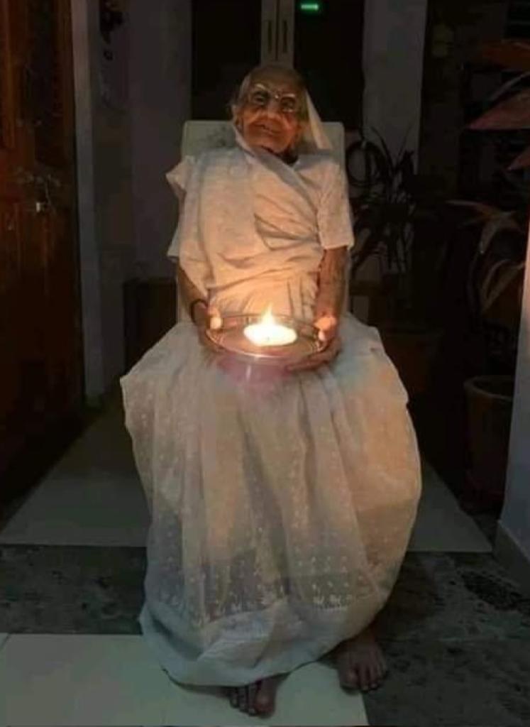 chinthuchandra8's tweet photo. @thushar_vn @narendramodi ആദരാഞ്ജലികൾ...🙏🌹 https://t.co/sbWYBemtEY