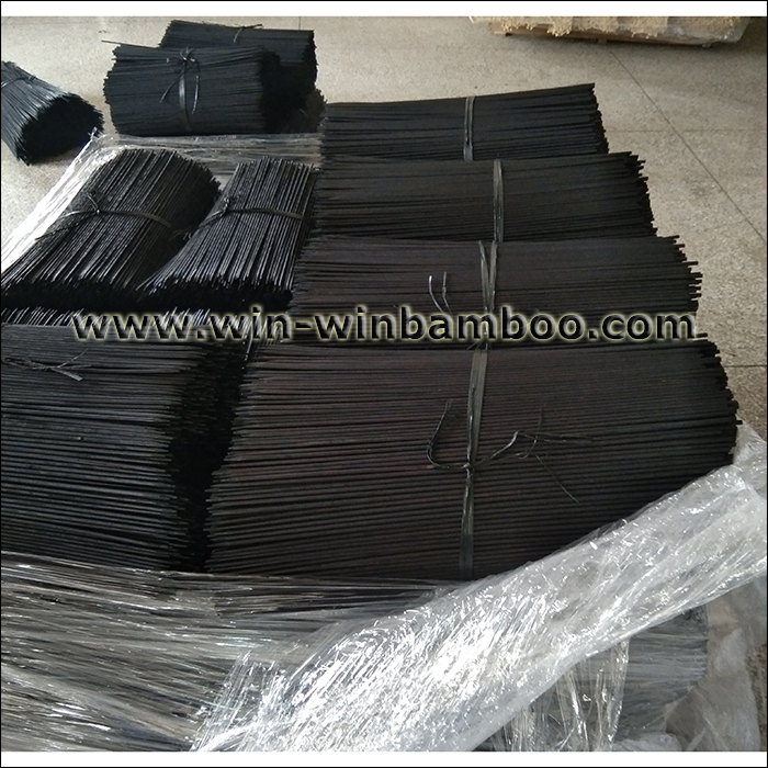 longcailing2009's tweet photo. Moso bamboo flower sticks of one end pointed dyed green color for flower supports #bamboo #bambooproducts #flowerstick #flowersupport #bambusticks
永远在沉静宇宙中盛放 
这是我要给你的宇宙级别的浪漫
Always bloom in the quiet universe
This is what I want to give you Cosmic romance. https://t.co/If2om26EWr