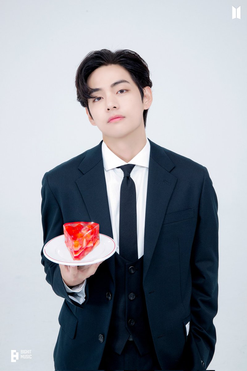 girliiieeeee's tweet photo. TAE BIRTHDAY GIVEAWAY🥳

❗200 pesos gcash (1 winner only)
❗will end tomorrow
❗comment #HappyTaehyungDay
and a photo of tae😊 https://t.co/BEwbGbezVl