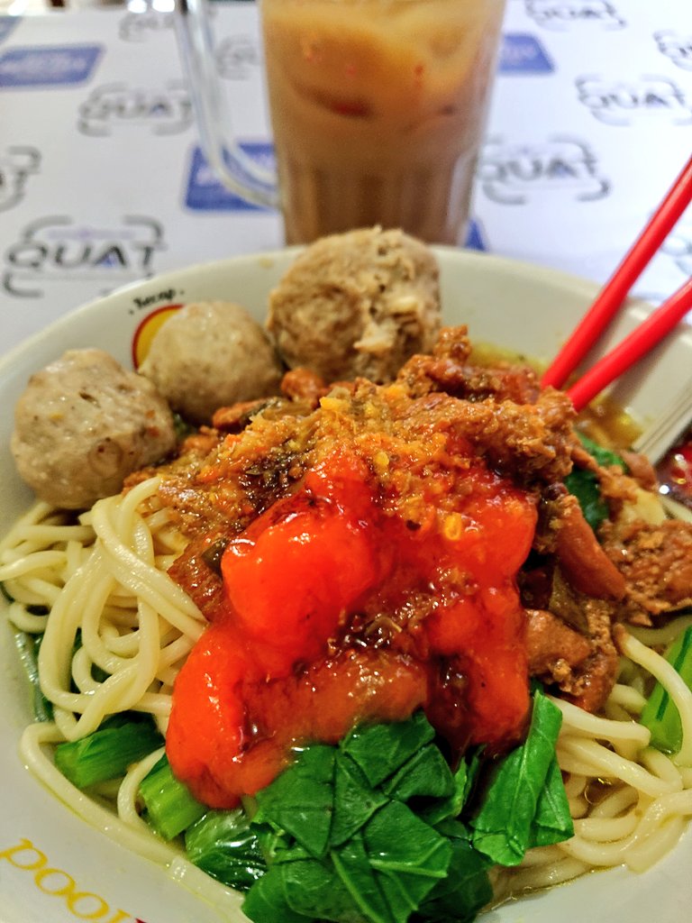 NurSetoAji's tweet photo. #JumatMieayaman menepi sebentar ditengah keramaian ke Mie Ayam &amp; Bakso Urat Maz Pri. Kalau lewat JaWon sabi nih kalau mampir jangan lupa pesan bakso urate lur welcome di mulut soale. Mienya lembut ringan cocok dah gaskeun sblm habis yak! 

https://t.co/PooPjFq7k8

@InfoMieAyamYK https://t.co/v4z3BIyhqP