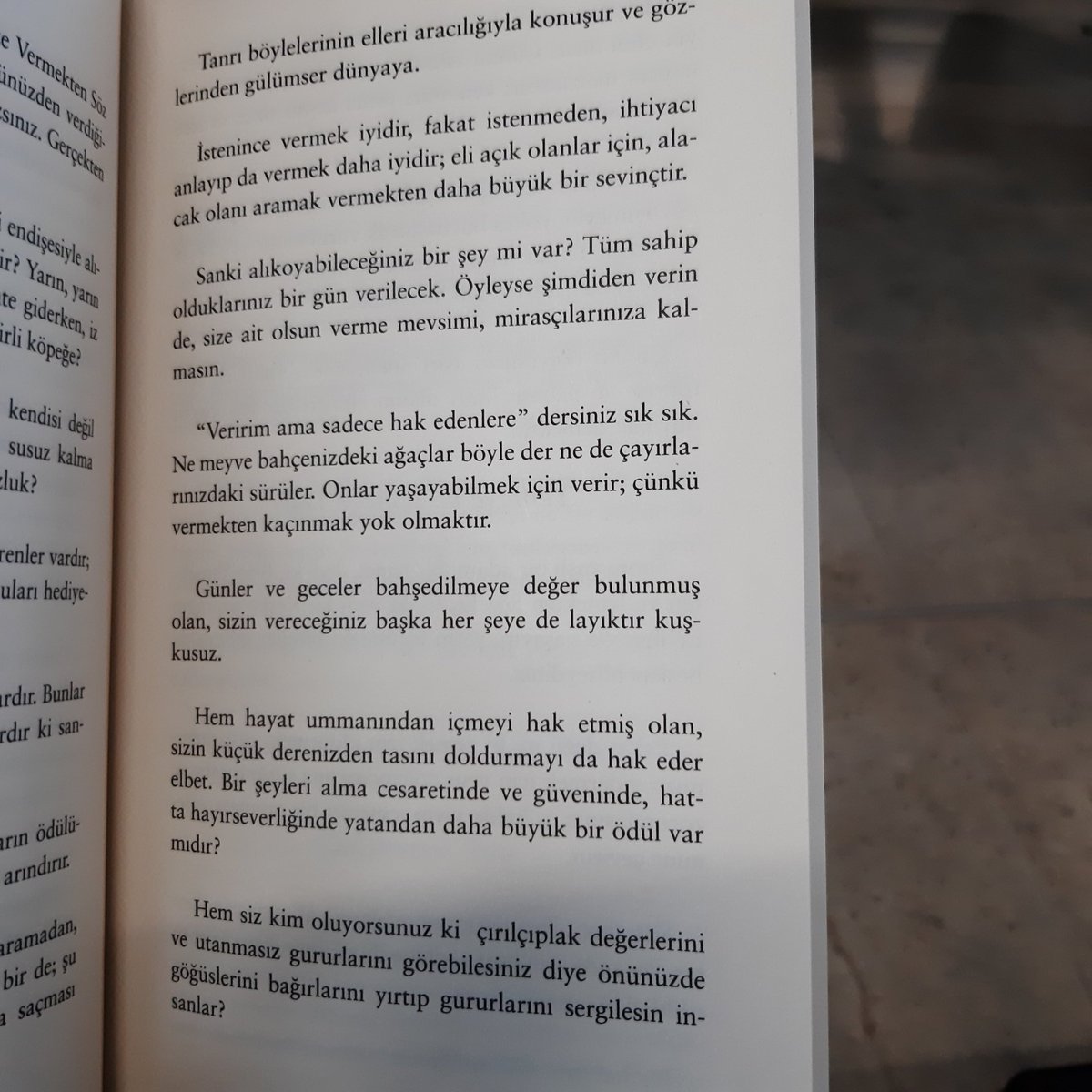 Sevgili dostlar, yilin son&amp;geleneksel twiti. Sayet yil boyunca paylastiklarim her hangi bir fayda sagladi ise lutfen uygun gordugunuz bir dernege bagista bulunun.Saglamadi ama durumunuz uygunsa yine verebilirsiniz😊( ekler: Halil Cibran-Ermis). Hepinize mutlu bir 2023 dilerim.