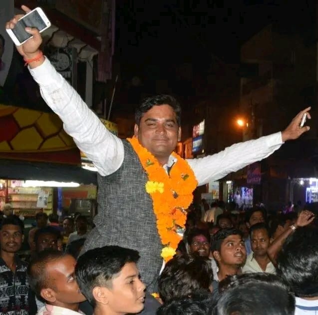 Parmanand_28's tweet photo. भारतीय जनता युवा मोर्चा छत्तीसगढ़ के प्रदेश मंत्री बनाए जाने पर बड़े भैय्या आदरणीय @Alokshroti111 जी को बहुत बहुत बधाई एवं शुभकामनाएं l 🥳🚩🤗❤️ @BJYMCGState https://t.co/oRIarYvuiM