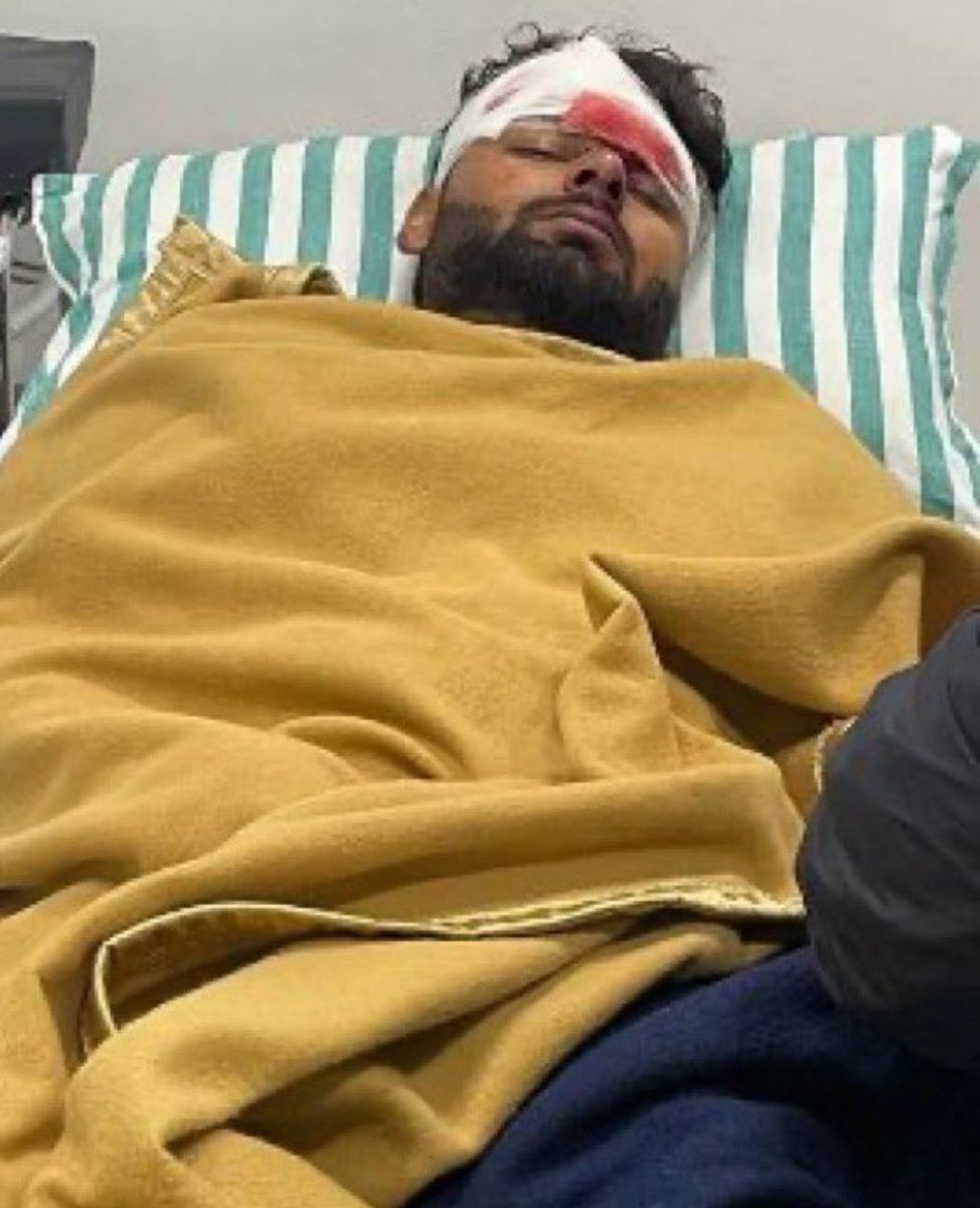 Stroke0Genius18's tweet photo. Rishabh Pant Broke Window To Escape Burning Car

He was lying injured, having survived that accident.

While helping him some youths came and ran after looting the money from his bag

#RishabhPant #RishabhPantAccident https://t.co/g3OHH0sdXj