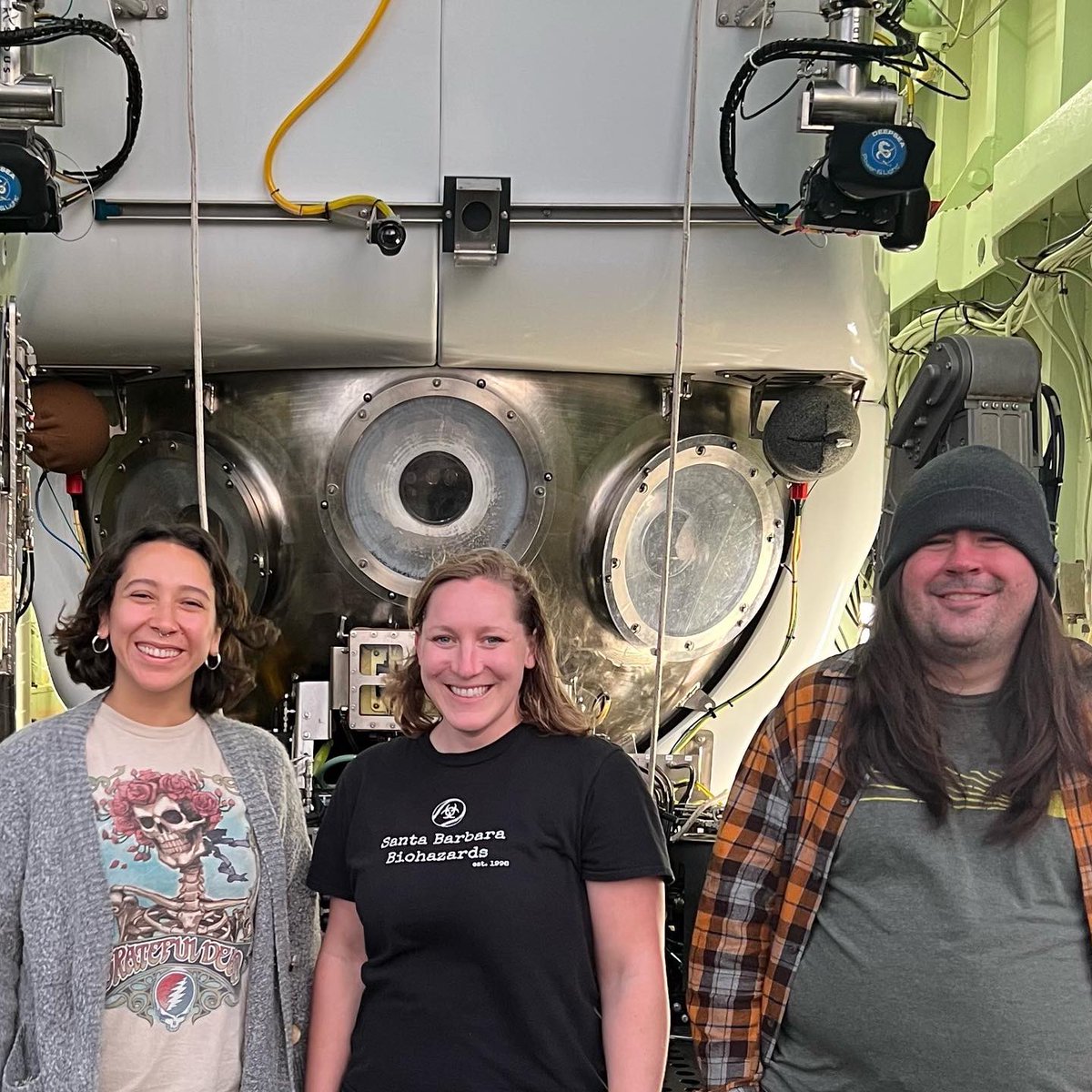 Congratulations to 12 new Alvin divers on our #biofilms4larvae cruise, including three members of the Larval Lab: Vanessa, Tanika, and Wyatt!

Thank you for your hard work as aquanauts and a successful cruise!

#nsffunded @WHOI @DeepSubLab @WWUResearch @WWU