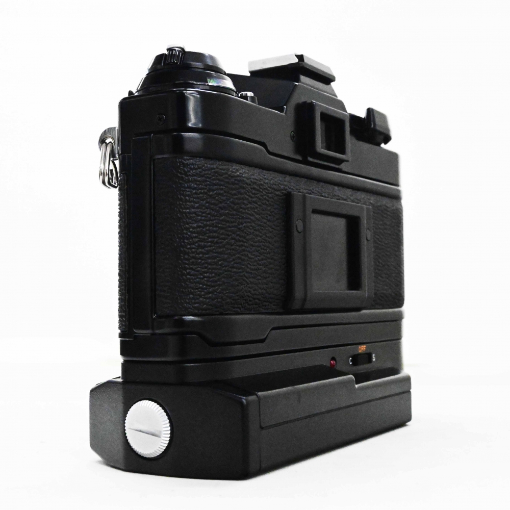 champcamera's tweet photo. AE-1プログラム by #港北ニュータウン 店
特大ヒットだった #キヤノン AE-1の発展型後継機として開発されたAE-1プログラム。性能はもちろんですが #パワーワインダーA2 を含め外観/外装が美しい。時空を超えた素材選びなのです。
#AE1プログラム #AE1PROGRAM #CANONAE1
https://t.co/FakayK9EX6 https://t.co/Z5aPOozD6B