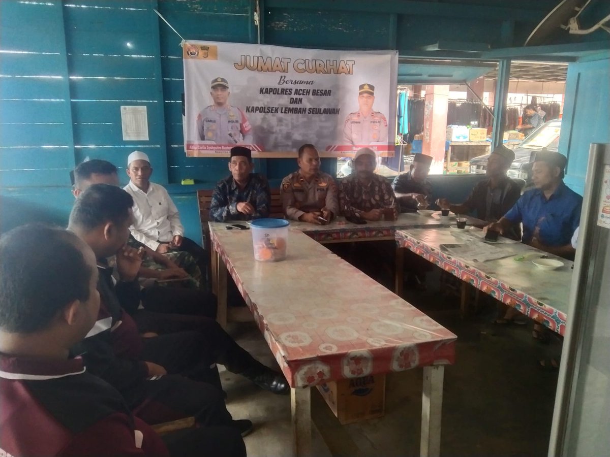 01Lembah's tweet photo. JUM'AT CURHAT BERSAMA KAPOLSEK LEMBAH SEULAWAH IPDA BUSTAMAM, S.E https://t.co/Yv5YZ3KJol