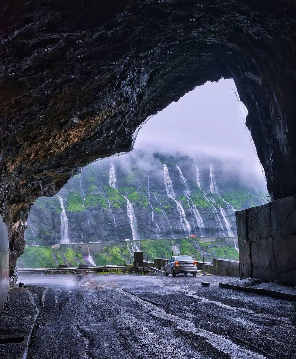 desi_thug1's tweet image. 10 Amazingly Beautiful Mountain Passes in India for Adventure Freaks

1. Malsej Ghat Mountain Pass