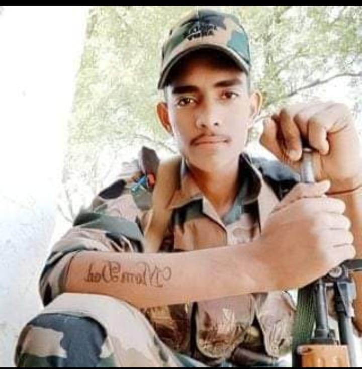 dudisunil22's tweet photo. शहीदों के सम्मान में हरियाणा सरकार से आग्रह (फोटो)@narendramodi @AmitShah @rajnathsingh @JPNadda @mlkhattar @Dchautala @Dattatreya @anilvijminister @OPDhankar @DVJChautala @myogiadityanath @NishanSinghJJP @PMOIndia @cmohry @BJP4Haryana @JJPofficial @DiprHaryana #shaheedonkasamman https://t.co/KZWoHLlte5
