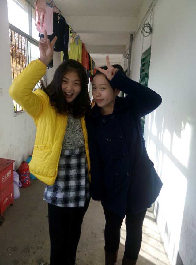 cuntera23's tweet photo. 本来想试试裤子，结果进了更衣室才发现昨晚洗完澡直接穿上了睡裤没穿内裤。 https://t.co/LZO3m82lRU