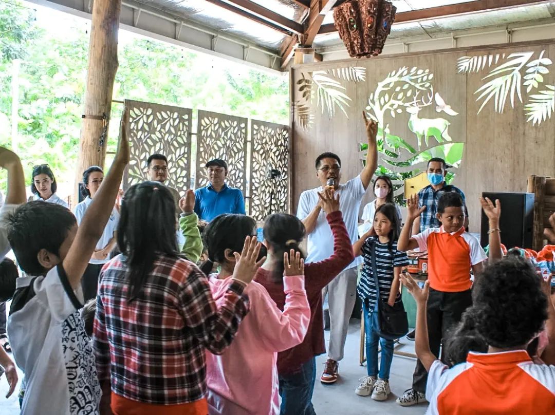 PanbilGroup's tweet photo. The management of Panbil Group shared love and joy by holding a Christmas celebration with orphanage children and distributing groceries to daily employees, on Sat, Dec 24, 2022.
The following day, a "Christmas Gathering" was held with all Panbil Group management and employees. https://t.co/GAvGny9p1K