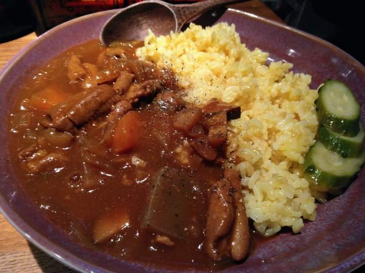 hirokiatarashi's tweet photo. 仕事終わりに相応しい「2022年おつかれー　もつカレー」カレーとお酒の双方を愉しめるAjitoさんらしいカレーですね！中野・CURRY＆BAR Ajito

 #カレー #もつカレー #カレーバー #CURRY＆BAR Ajito #中野　

https://t.co/rOqYJmfJHh https://t.co/ZdVjKVmcO5